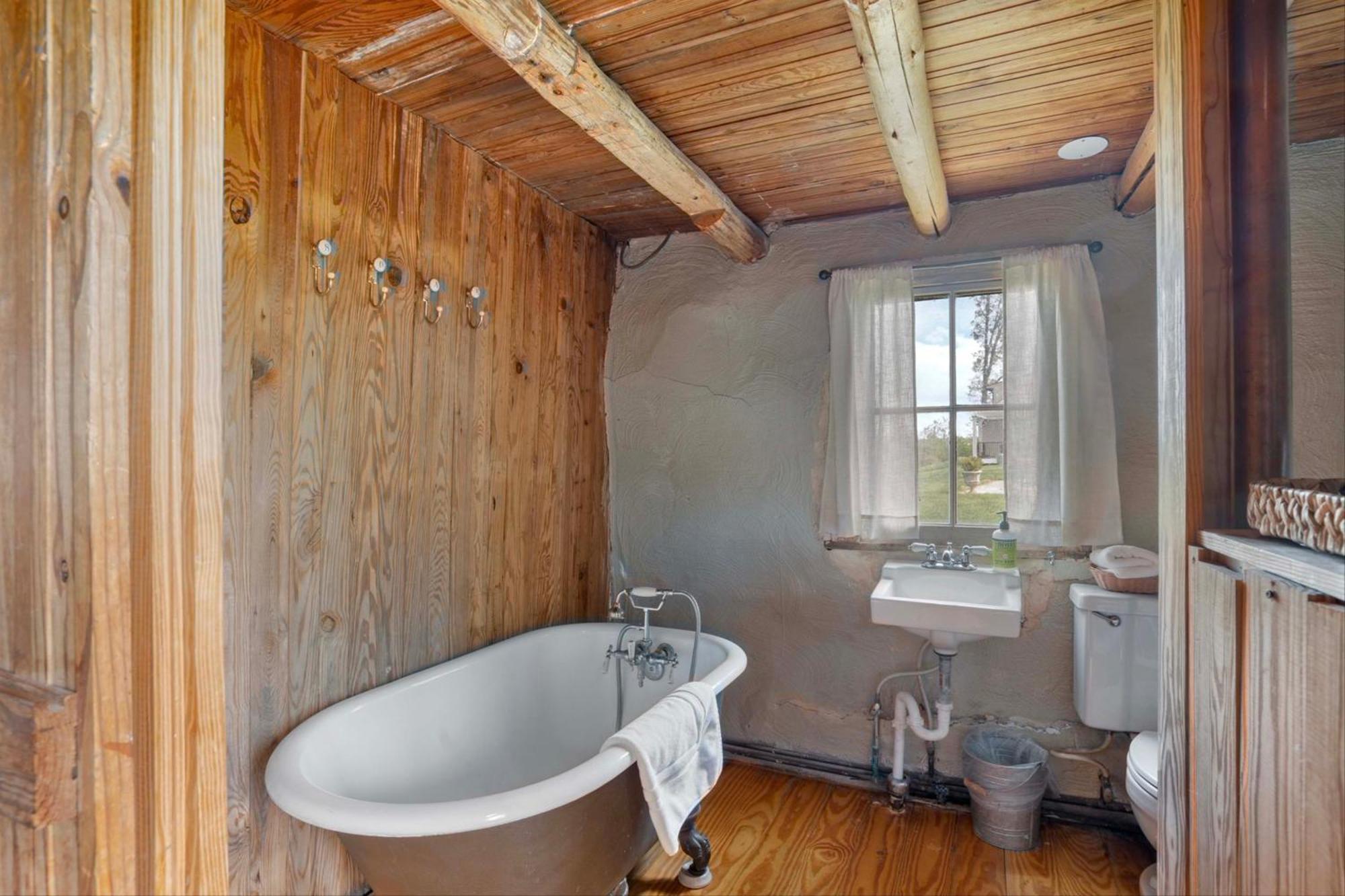 Rustic Baileys Retreat Cabin Near Wineries! Crozet Exterior photo
